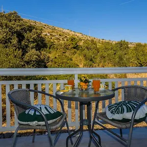 https://apartments-dado-trogir-21220.splithotels.org